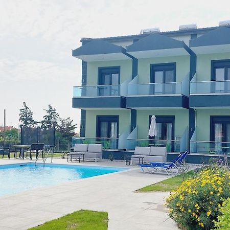 Paramithi Luxury Apartments นิกิติ ภายนอก รูปภาพ