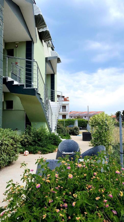 Paramithi Luxury Apartments นิกิติ ภายนอก รูปภาพ