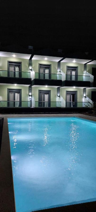Paramithi Luxury Apartments นิกิติ ภายนอก รูปภาพ