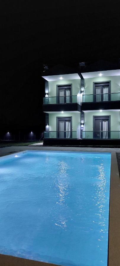 Paramithi Luxury Apartments นิกิติ ภายนอก รูปภาพ