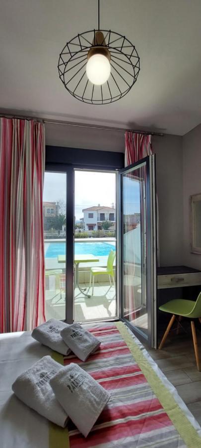 Paramithi Luxury Apartments นิกิติ ภายนอก รูปภาพ