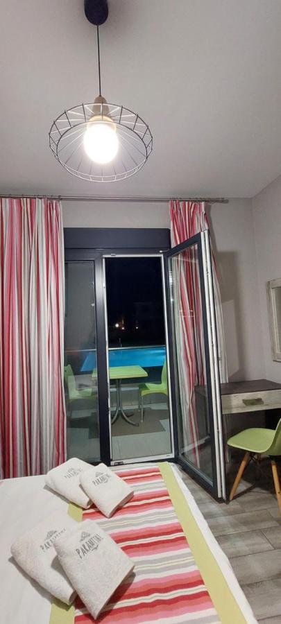 Paramithi Luxury Apartments นิกิติ ภายนอก รูปภาพ