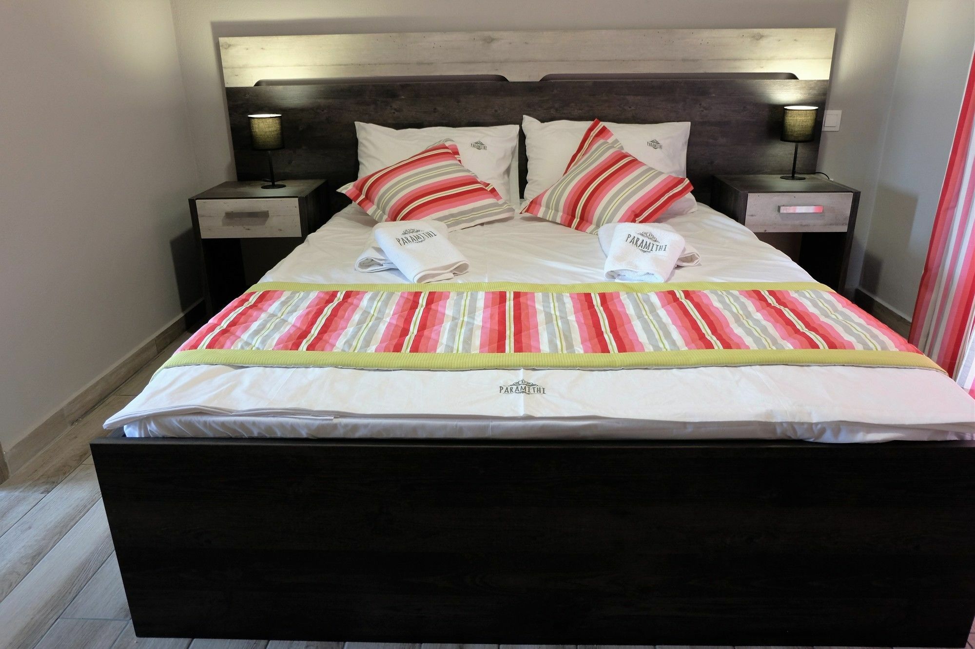 Paramithi Luxury Apartments นิกิติ ภายนอก รูปภาพ