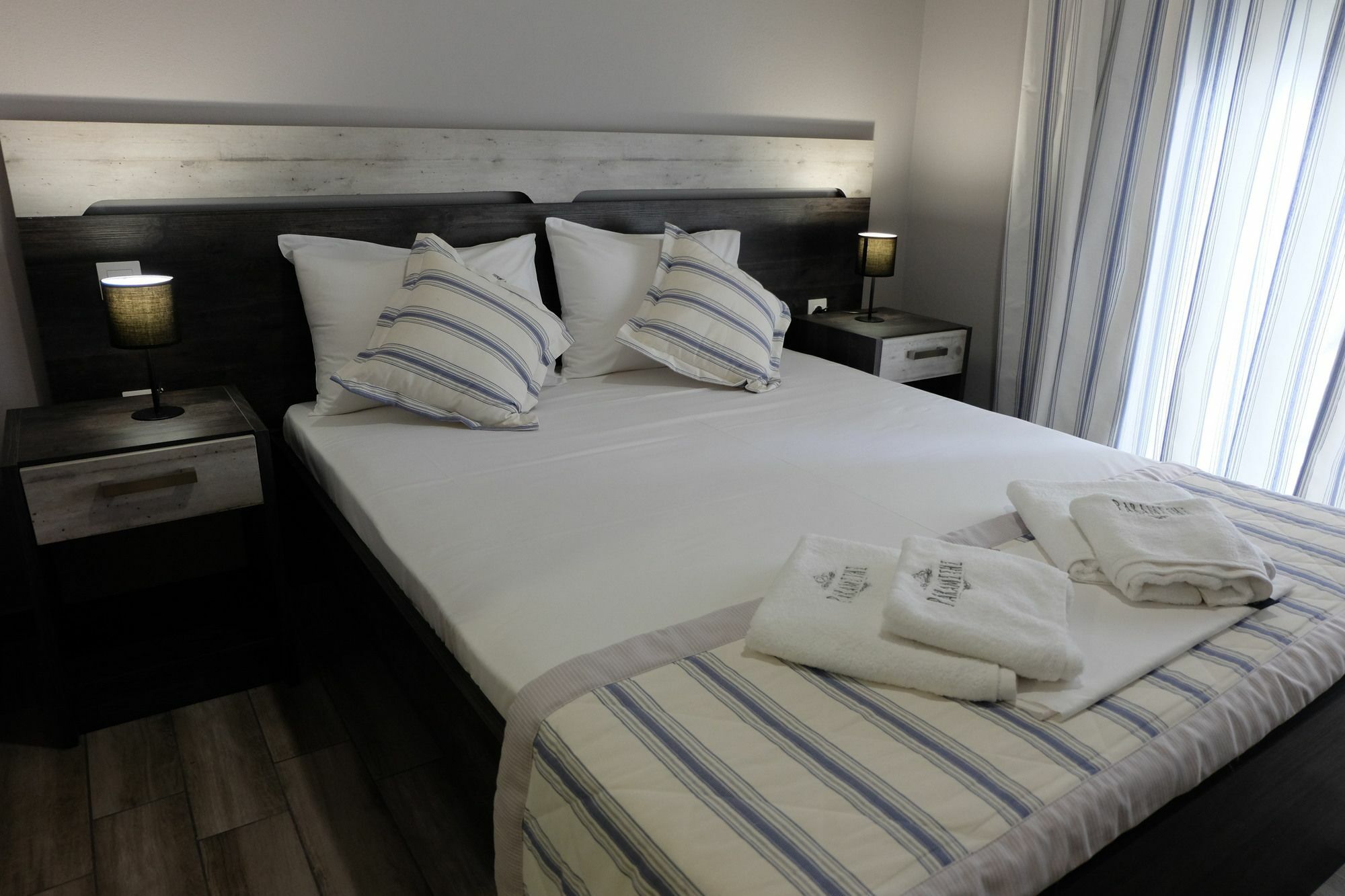Paramithi Luxury Apartments นิกิติ ภายนอก รูปภาพ