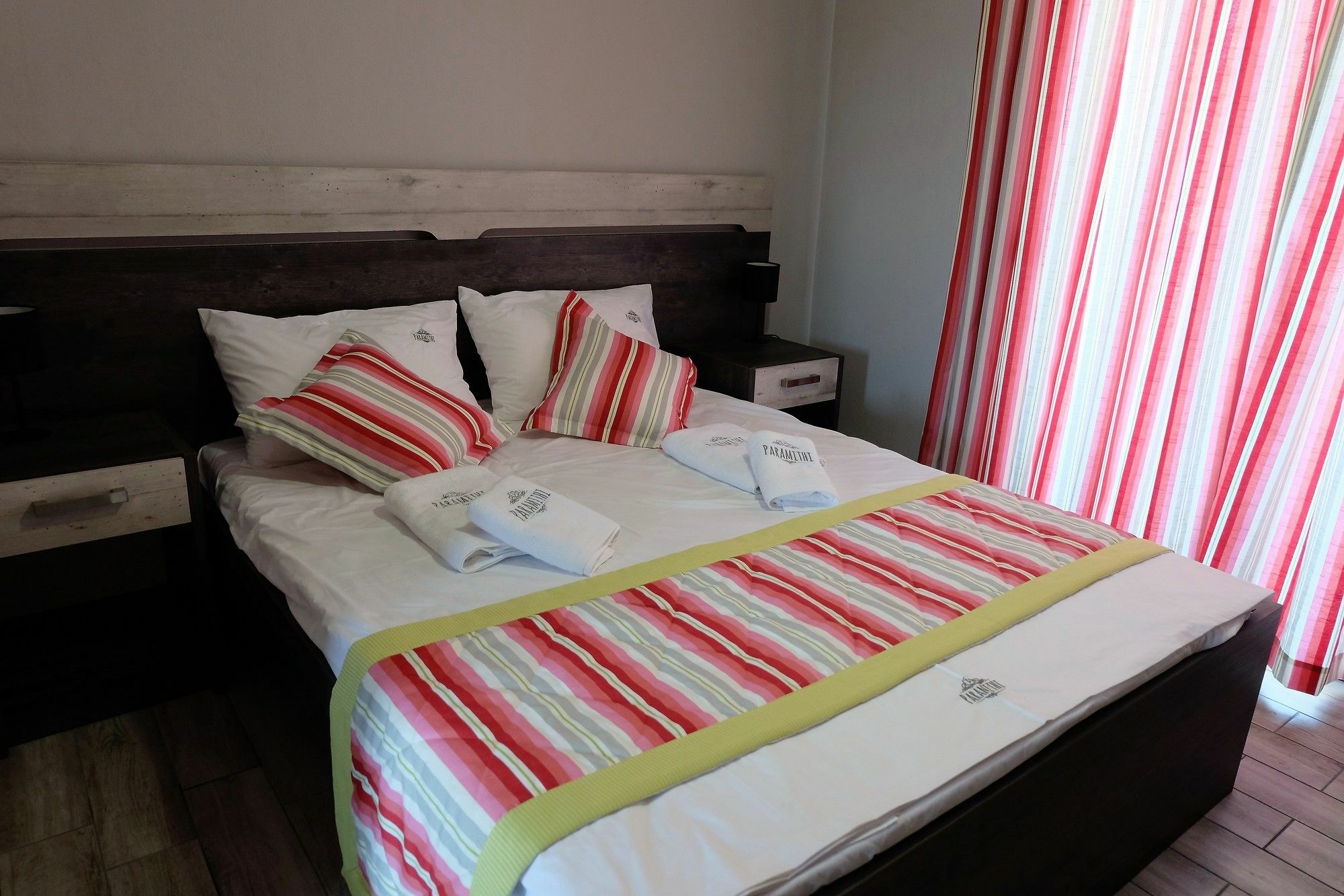 Paramithi Luxury Apartments นิกิติ ภายนอก รูปภาพ